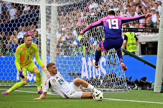 19 06 2024, xjrdrx, European Football Championship 2024, Germany Hungary emspor, v l Martin Dardai Hungary Leroy Sane German National Football Team DFB Zweikampf, Aktion, action, battle for the ball DFL DFB REGULATIONS PROHIBIT ANY USE OF PHOTOGRAPHS as IMAGE SEQUENCES and or QUASI VIDEO Stuttgart