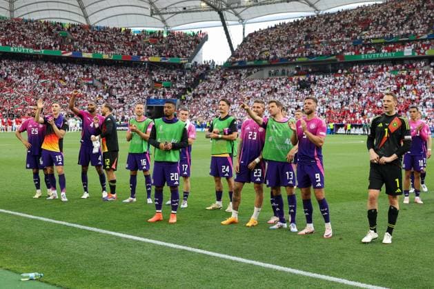 Final cheer of the team, Nico Schlotterbeck 15 Germany , Jonathan Tah 4 Germany , Oliver Baumann 12 Germany , Anton Waldemar 16 Germany , Benjamin Henrichs 20 Germany , Florian Wirtz 17 Germany , Robin Koch 24 Germany , Robert Andrich 23 Germany , Thomas Mueller 13 Germany , Niclas Fuellkrug 9 Germany , Manuel Neuer 1 Germany , Germany vs Hungary, Football, UEFA Euro 2024, Group stage, Matchday 2, 19 06 2024 Stuttgart Baden Wuerttemberg Germany Copyright: xkolbert-press ChristianxKolbertx