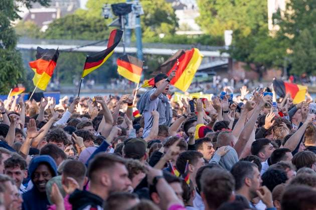 Fanzone Fan Mile Frankfurt am Main, 19 06 2024 Fans celebrate after a goal for Germany and wave flags, flag, Fanzone Fan Mile Frankfurt, Frankfurt am Main, Fanzone Fan Mile, 19 6 2024 Copyright: xBEAUTIFULxSPORTS Gawlikx