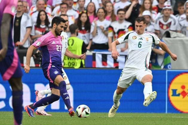 19 06 2024, xsltx, European Football Championship 2024, Germany Hungary emspor, v l Ilkay Guendogan Gündogan, Germany, 21 , Willi Orban Hungary, 6 DFL DFB REGULATIONS PROHIBIT ANY USE OF PHOTOGRAPHS as IMAGE SEQUENCES and or QUASI VIDEO Stuttgart