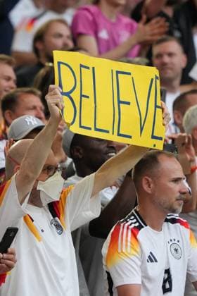 German fans call on fans to believe in the title Stuttgart 19 06 2024 Germany vs Hungary, EURO2024, Group A, M14, EM Arena Stuttgart
