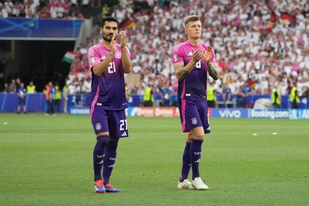 Ilkay Gündogan Germany Germany, 21 and Toni Kroos Germany Germany, 08 thank the fans Stuttgart 19 06 2024 Germany vs Hungary, EURO2024, Group A, M14, EM Arena Stuttgart