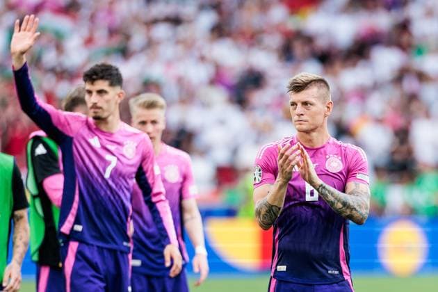UEFA EURO 2024 Germany Hungary 19 06 2024 Toni Kroos Germany, 8 applauds towards fans UEFA EURO 2024 Germany Hungary Stuttgart Arena, Stuttgart on 19 06 2024 Copyright: xBEAUTIFULxSPORTS Wunderlx