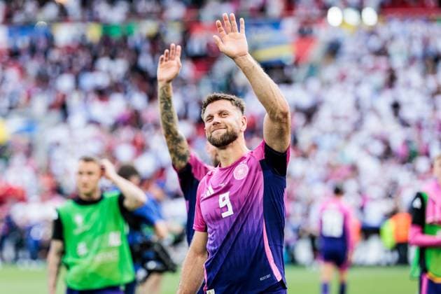 UEFA EURO 2024 Germany Hungary 19 06 2024 Niclas Füllkrug Germany, 9 waves towards fans and family UEFA EURO 2024 Germany Hungary Stuttgart Arena, Stuttgart on 19 06 2024 Copyright: xBEAUTIFULxSPORTS Wunderlx
