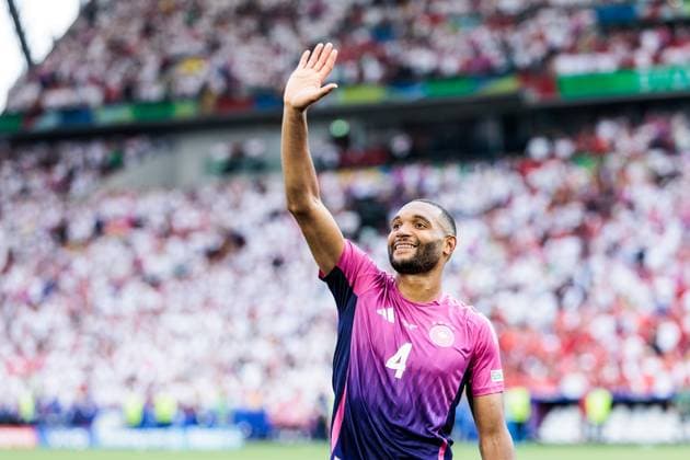 UEFA EURO 2024 Germany Hungary 19 06 2024 Jonathan Tah Germany, 4 waves laughing UEFA EURO 2024 Germany Hungary Stuttgart Arena, Stuttgart on 19 06 2024 Copyright: xBEAUTIFULxSPORTS Wunderlx