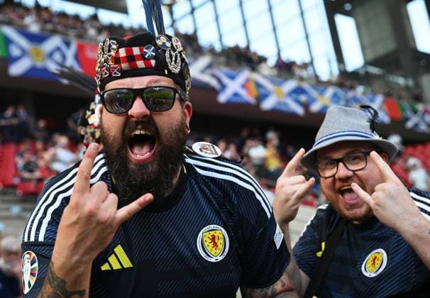 Fußball EURO 2024 Scotland - Switzerland 8711818 19.06.2024 Scotland s fans cheer before the UEFA EURO, EM, Europameisterschaft,Fussball 2024 Group A soccer match between Scotland and Switzerland at the Cologne Stadium in Cologne, Germany. Alexey Filippov Sputnik Cologne Germany  Copyright: xAlexeyxFilippovx