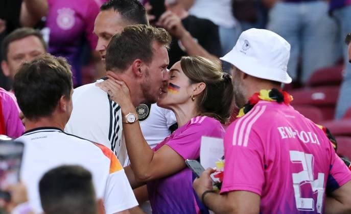 Coach Julian Nagelsmann climbs up to his girlfriend Lena Wurzenberger and gets a kiss Sports Football Soccer European Championship Euro 2024 European Championship Men Season 2023 2024 19 06 2024 Germany GER vs Hungary HUN in Stuttgart DFL regulations prohibit any use of photographs as image sequences and or quasi video