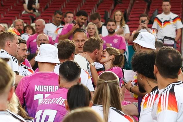 National coach Julian Nagelsmann Germany on the way to his girlfriend Lena Wurzenberger with winners kiss, Germany vs Hungary, Football, UEFA Euro 2024, Group stage, Matchday 2, 19 06 2024 Stuttgart Baden Wuerttemberg Germany Copyright: xkolbert-press ChristianxKolbertx