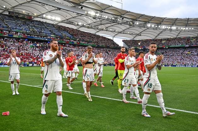 19 06 2024, xsltx, European Football Championship 2024, Germany Hungary emspor, v l Hungary Thanks the fans disappointed, disappointed, looks disappointed, dejected, disappointed DFL DFB REGULATIONS PROHIBIT ANY USE OF PHOTOGRAPHS as IMAGE SEQUENCES and or QUASI VIDEO Stuttgart