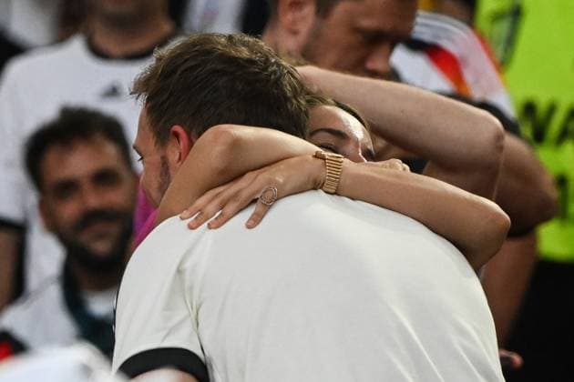 Coach Julian Nagelsmann Germany goes to girlfriend Lena Wurzenberger after the game and hugs her Football, men, season 2023 24, Euro 20204 Group A 2 Matchday in Stuttgart, Germany Hungary, v l , 19 06 2024, Copyright: xMatthiasxKochx