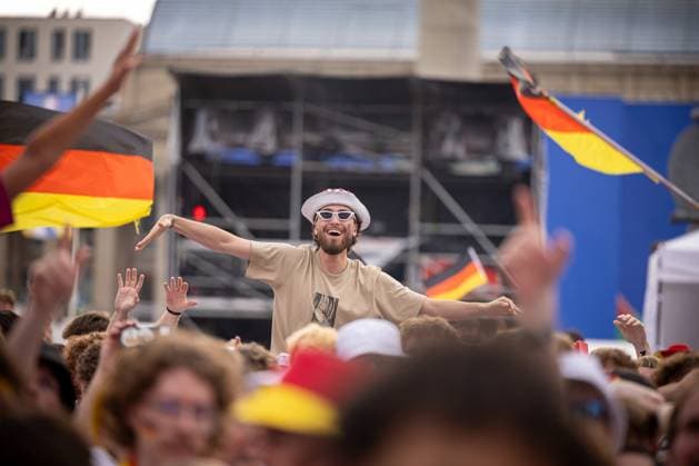 Fans of the German national team cheer and celebrate at the fan festival with public viewing on Stuttgarts Schlossplatz during the second group match against Hungary Stuttgart, EURO2024 Fan Festival Schlossplatz, 19 06 2024 Stuttgart Copyright: xDennisxDuddek xEibnerxPressefotox EP_DDK