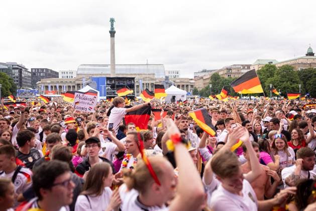 Fans of the German national team cheer and celebrate at the fan festival with public viewing on Stuttgarts Schlossplatz during the second group match against Hungary Stuttgart, EURO2024 Fan Festival Schlossplatz, 19 06 2024 Stuttgart Copyright: xDennisxDuddek xEibnerxPressefotox EP_DDK
