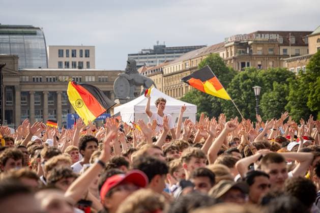 Fans of the German national team cheer and celebrate at the fan festival with public viewing on Stuttgarts Schlossplatz during the second group match against Hungary Stuttgart, EURO2024 Fan Festival Schlossplatz, 19 06 2024 Stuttgart Copyright: xDennisxDuddek xEibnerxPressefotox EP_DDK