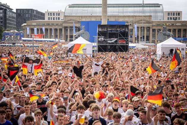 Fans of the German national team cheer and celebrate at the fan festival with public viewing on Stuttgarts Schlossplatz during the second group match against Hungary Stuttgart, EURO2024 Fan Festival Schlossplatz, 19 06 2024 Stuttgart Copyright: xDennisxDuddek xEibnerxPressefotox EP_DDK