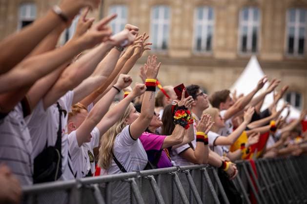 Fans of the German national team cheer and celebrate at the fan festival with public viewing on Stuttgarts Schlossplatz during the second group match against Hungary Stuttgart, EURO2024 Fan Festival Schlossplatz, 19 06 2024 Stuttgart Copyright: xDennisxDuddek xEibnerxPressefotox EP_DDK