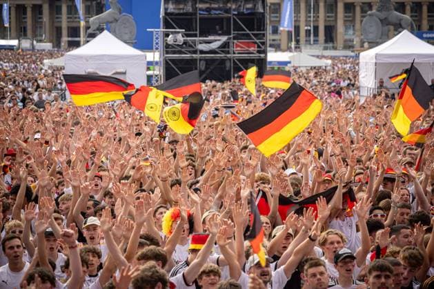 Fans of the German national team cheer and celebrate at the fan festival with public viewing on Stuttgarts Schlossplatz during the second group match against Hungary Stuttgart, EURO2024 Fan Festival Schlossplatz, 19 06 2024 Stuttgart Copyright: xDennisxDuddek xEibnerxPressefotox EP_DDK