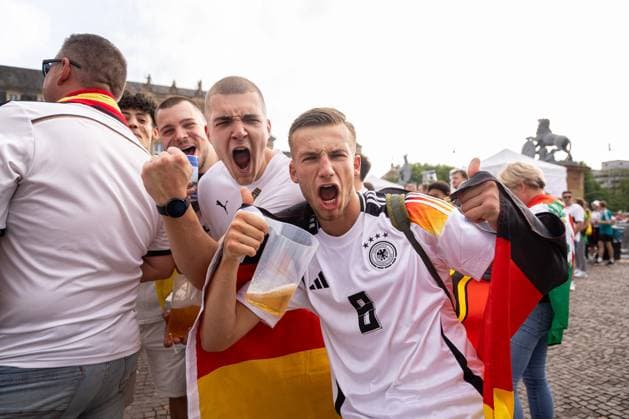 Fans of the German national team cheer and celebrate at the fan festival with public viewing on Stuttgarts Schlossplatz during the second group match against Hungary Stuttgart, EURO2024 Fan Festival Schlossplatz, 19 06 2024 Stuttgart Copyright: xDennisxDuddek xEibnerxPressefotox EP_DDK