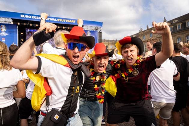Fans of the German national team cheer and celebrate at the fan festival with public viewing on Stuttgarts Schlossplatz during the second group match against Hungary Stuttgart, EURO2024 Fan Festival Schlossplatz, 19 06 2024 Stuttgart Copyright: xDennisxDuddek xEibnerxPressefotox EP_DDK