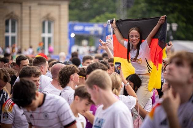 Fans of the German national team cheer and celebrate at the fan festival with public viewing on Stuttgarts Schlossplatz during the second group match against Hungary Stuttgart, EURO2024 Fan Festival Schlossplatz, 19 06 2024 Stuttgart Copyright: xDennisxDuddek xEibnerxPressefotox EP_DDK