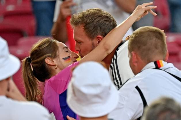 19 06 2024, xjrdrx, European Football Championship 2024, Germany Hungary emspor, v l coach Julian Nagelsmann German national football team DFB with girlfriend Lena Wurzenberger DFL DFB REGULATIONS PROHIBIT ANY USE OF PHOTOGRAPHS as IMAGE SEQUENCES and or QUASI VIDEO Stuttgart