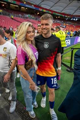 19 06 2024, Football UEFA EURO 2024, preliminary round, match day 2, Germany Hungary, in the Stuttgart Arena Maximilian Mittelstädt Germany and influencer Lea Prinz Germany Maximilian Mittelstädts girlfriend