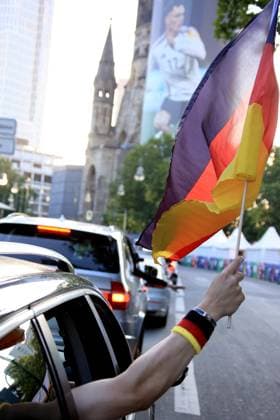 DEU, FIFA, European Championship 2024, cheering in the City West, 19 06 2024, Kaiser Wilhelm Memorial Church, Tauentzienstrasse, Berlin, DEU, FIFA, European Championship 2024, cheering in the City West, in the picture motorcade, cheering fans, flags Photo Juergen Engler nordphoto GmbH nordphotoxGmbHx xEngler nph00076