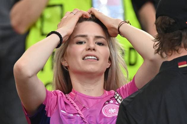 19 06 2024, xjrdrx, European Football Championship 2024, Germany Hungary emspor, v l Anika Bissel Neuer Frau von Manuel Neuer Deutsche Fussball Nationalmannschaft DFB DFL DFB REGULATIONS PROHIBIT ANY USE OF PHOTOGRAPHS as IMAGE SEQUENCES and or QUASI VIDEO Stuttgart