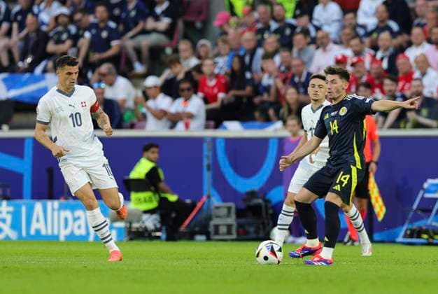Scotland v Switzerland UEFA EURO, EM, Europameisterschaft,Fussball 2024 Group A Billy Gilmour of Scotland passes the ball as he is pressured by Granit Xhaka of Switzerland during the UEFA Euro 2024 Group A match between Scotland and Switzerland at RheinEnergieStadion, Cologne Copyright: xPaulxChestertonx FIL-20271-0078 UK Newspapers OUT
