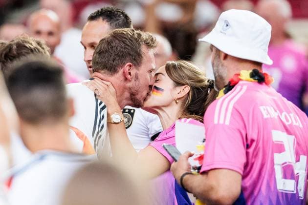 UEFA EURO 2024 Germany Hungary 19 06 2024 Julian Nagelsmann coach, national coach Germany kisses girlfriend Lena Wurzenberger UEFA EURO 2024 Germany Hungary Stuttgart Arena, Stuttgart on 19 06 2024 Copyright: xBEAUTIFULxSPORTS Wunderlx
