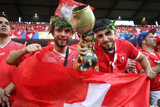 Schweiz - Schottland 19. Juni 2024, Köln UEFA EUROs Gruppe A Schweiz - Schottland Schweiz Fans Foto Charlotte Wilson Abseits Köln Deutschland  Copyright: xCharlottexWilsonx xOffsidexOffside