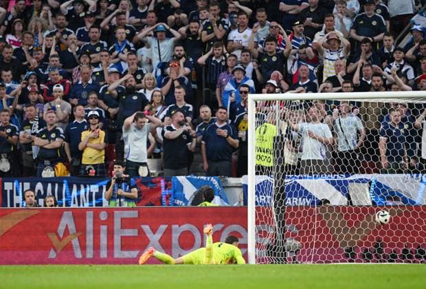 Fußball EURO 2024 Scotland - Switzerland 8711980 19.06.2024 Scotland s goalkeeper Angus Gunn concedes a goal during the UEFA EURO, EM, Europameisterschaft,Fussball 2024 Group A soccer match between Scotland and Switzerland at the Cologne Stadium in Cologne, Germany. Alexey Filippov Sputnik Cologne Germany  Copyright: xAlexeyxFilippovx