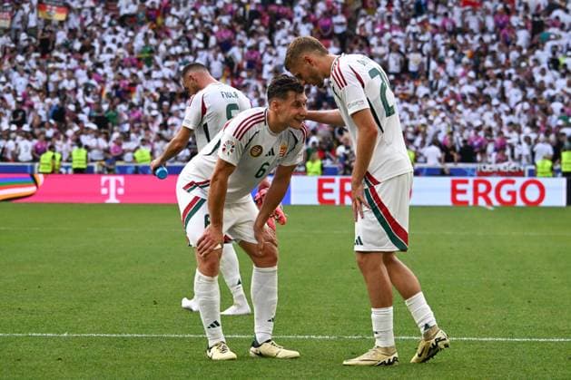 19 06 2024, xsltx, European Football Championship 2024, Germany Hungary emspor, v l Willi Orban Hungary, 6 , Marton Dardai Hungary, 24 disappointed, disappointed, looks disappointed, disappointed DFL DFB REGULATIONS PROHIBIT ANY USE OF PHOTOGRAPHS as IMAGE SEQUENCES and or QUASI VIDEO Stuttgart