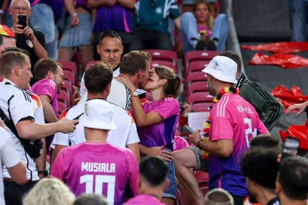 Soccer UEFA EURO 2024 group stage 2 matchday Germany Hungary on 19 06 2024 at the Stuttgart Arena in Stuttgart Julian Nagelsmann national coach head coach Germany , left gives his girlfriend partner Lena Wurzenberger, right a kiss xMSx