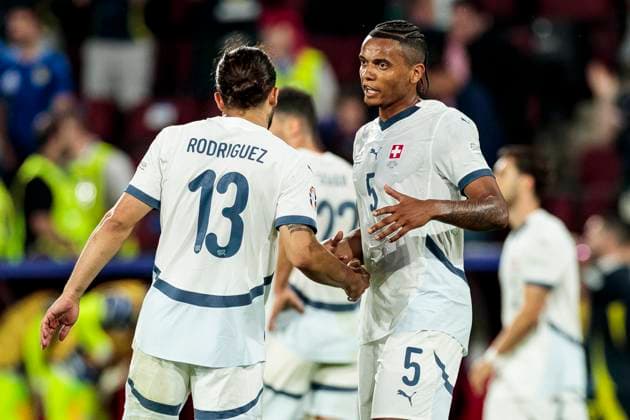 UEFA EURO 2024 Scotland Switzerland 19 06 2024 Manuel Akanji Switzerland, 5 claps with Ricardo Rodriguez Switzerland, 13 after the final whistle UEFA EURO 2024 Scotland Switzerland Stadium Cologne, Cologne on 19 06 2024 Copyright: xBEAUTIFULxSPORTS Meuselx
