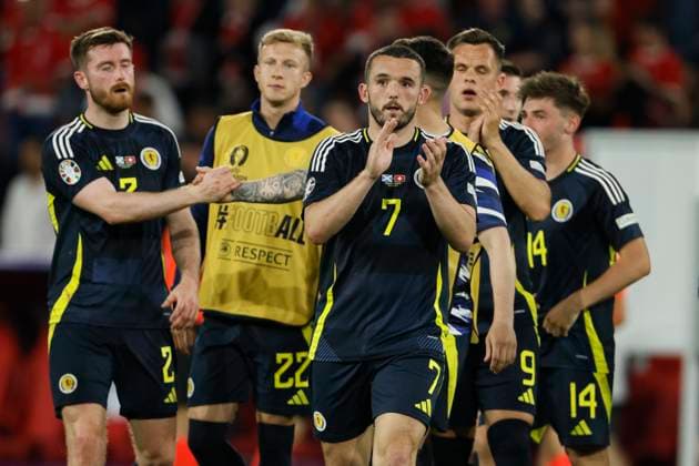 Scotland v Switzerland: Group A - UEFA EURO, EM, Europameisterschaft,Fussball 2024 John McGinn of Scotland applauds the fans after the UEFA EURO 2024 group stage match between Scotland and Switzerland at Cologne Stadium on June 19, 2024 in Cologne, Germany. Cologne Cologne Stadium Germany Germany Copyright: xRichardxSellers Sportsphoto APLx 14041530