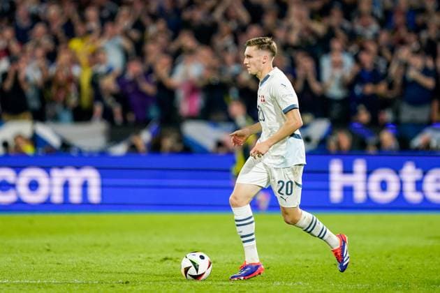 Cologne, Germany, June 19th 2024: Michel Aebischer (20 Switzerland) controls the ball during the UEFA EURO, EM, Europameisterschaft,Fussball 2024 Germany Group A football match between Scotland and Switzerland at Cologne Stadium in Cologne, Germany. (Daniela Porcelli SPP) Copyright: xDanielaxPorcellix xSPPx spp-en-DaPoSp-20240619-_DP12332