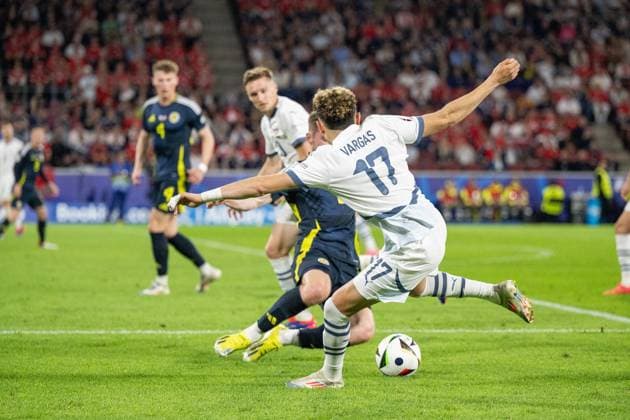 GER, EURO 2024, Group A, Scotland SCT vs Switzerland SUI 19 06 2024, Cologne Stadium, Cologne, GER, EURO 2024, Group A, Scotland SCT vs Switzerland SUI In the picture Ruben Vargas Switzerland SUI, 17 Anthony Ralston Scotland SCT, 02 in duel, duel, dynamics, action, action, game scene gestures, facial expressions, emotions nordphotoxGmbHxx xDenkinger nph00015