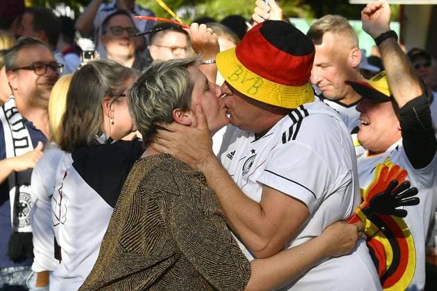 Pack watching at the European Championship soccer match between Germany and Hungary in Witten FOR EDITORIAL PURPOSES ONLY EDITORIAL USE ONLY p Hundreds of soccer fans come to watch the European Championship soccer match between Germany and Hungary on June 19, 2024 at the outdoor pool on Herdecker Straße in Witten Germany NRW Witten Copyright JürgenxTheobald Copyright: JürgenxTheobald doc7vxxfcq1drk95a6lkp9 ,EDITORIAL USE ONLY Copyright: JürgenxTheobald