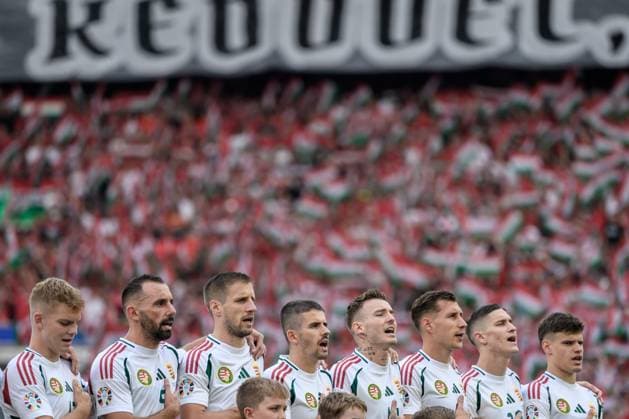 240619 Players of Hungary during the national anthem ahead of the UEFA Euro 2024 Football Championship match between Germany and Hungary on June 19, 2024 in Stuttgart Photo Jesper Zerman BILDBYRAN kod JZ JZ0542 fotboll football soccer fotballs em europamästerskap em uefa euro uefa european football championship euro 2024 tyskland germany hungary bbeng  Copyright: JESPERxZERMAN BB240619JZ196
