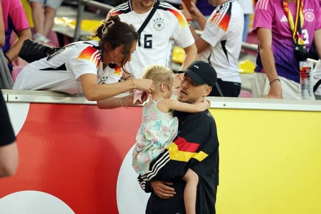 19 06 24 Germany Hungary Germany, Stuttgart, 19 06 2024, Football, UEFA Euro 2024, Germany Hungary Waldemar Anton Germany with family children wife