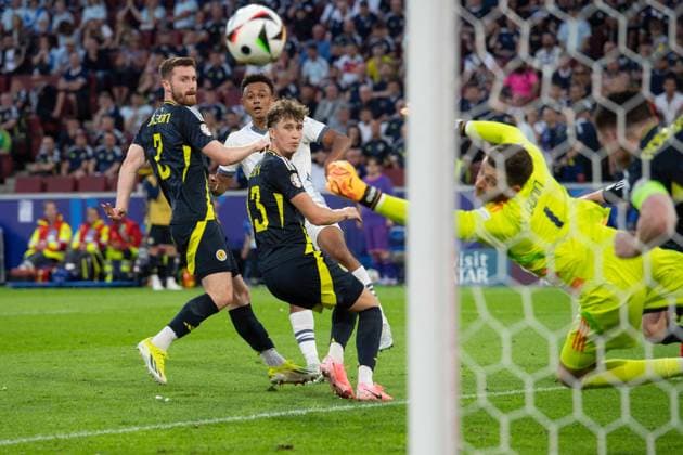 NDOYE Dan SUI Goal chance, Goal shot, Goalkeeper ANGUS GUNN SCO saves, Parade, Group stage Group A Scotland SCO Switzerland SUI 1 1 on 19 06 2024 Stadion Koeln, Cologne Stadium, Football UEFA EURO 2024 GERMANY from 14 06 2024 14 07 2024 Â