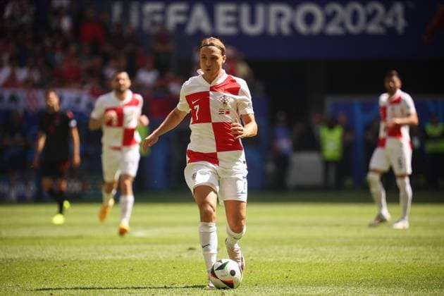 UEFA EURO, EM, Europameisterschaft,Fussball 2024: Croatia Vs Albania in Germany - 19 Jun 2024 Lovro Majer of Croatia seen in action during the UEFA Euro 2024 group stage match between Croatia and Albania at Volksparkstadion. Final score; Croatia 2:2 Albania. Hamburg Germany Copyright: xSergeixMikhailichenkox xSOPAxImagesx Mikhailichenko_Cro-Alb16