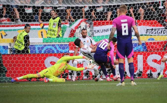 BAU 19 06 2024 Stuttgart Football EM 2024 Germany vs Hungary, goal by Jamal Musiala GER, center, No. 10 to 1 0