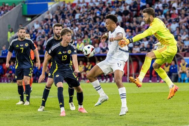 Scotland v Switzerland: Group A - UEFA EURO, EM, Europameisterschaft,Fussball 2024 Jack Hendry, Dan Ndoye, and Angus Gunn are playing during the Scotland vs. Switzerland match for UEFA Euro 2024 in Cologne, Germany, on June 19, 2024. Cologne Germany  Copyright: xFotoxOlimpikx originalFilename:jastrzebowski-scotland240619_np6g8.jpg