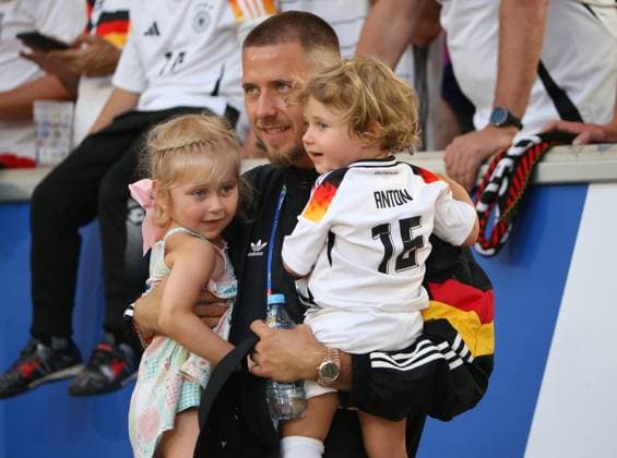 BAU 19 06 2024 Stuttgart Football EM 2024 Germany vs Hungary, Waldemar Anton with his children The parents declaration of consent is not available in writing