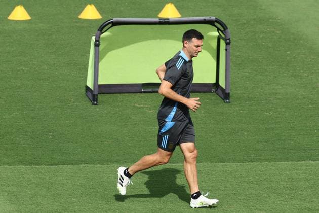 Argentina s head coach Lionel Scaloni runs during a training session ahead the match against Canada for the Copa America USA 2024, group A, group stage, at Kennesaw University Sports Field, near Atlanta city, on June 19, 2024 KENNESAW UNITED STATES Copyright: xALEJANDROxPAGNIx