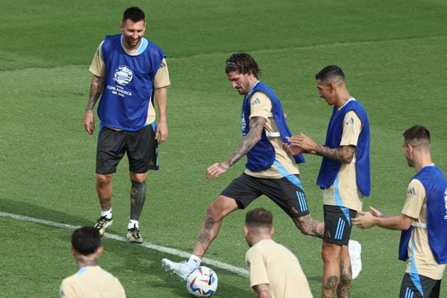 Argentina s midfielder Rodrigo de Paul C kicks the ball alongside forward Lionel Messi L during a training session ahead the match against Canada for the Copa America USA 2024, group A, group stage, at Kennesaw University Sports Field, near Atlanta city, on June 19, 2024 KENNESAW UNITED STATES Copyright: xALEJANDROxPAGNIx