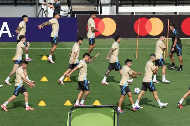Argentina™s footballers take part in a training session ahead the match against Canada for the Copa America USA 2024, group A, group stage, at Kennesaw University Sports Field, near Atlanta city, on June 19, 2024 KENNESAW UNITED STATES Copyright: xALEJANDROxPAGNIx