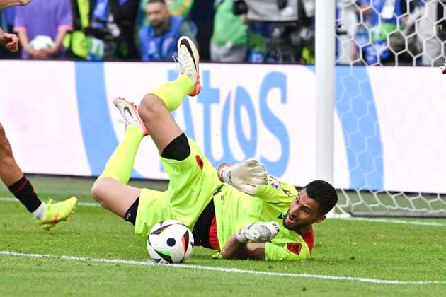 GER, Euro 2024, Group B, Croatia HRV vs Albania ALB 19 06 2024, Volksparkstadion, GER, Euro 2024, Group B, Croatia HRV vs Albania ALB im Bild Einzelaktion Querformat Torhueter Thomas Strakosha ALB 23 nordphotoxGmbH xWitke nph00002