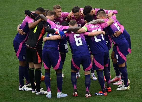 19 06 2024, xjhx, European Football Championship 2024, Germany Hungary emspor, v l players DFB UEFA REGULATIONS PROHIBIT ANY USE OF PHOTOGRAPHS as IMAGE SEQUENCES and or QUASI VIDEO Stuttgart